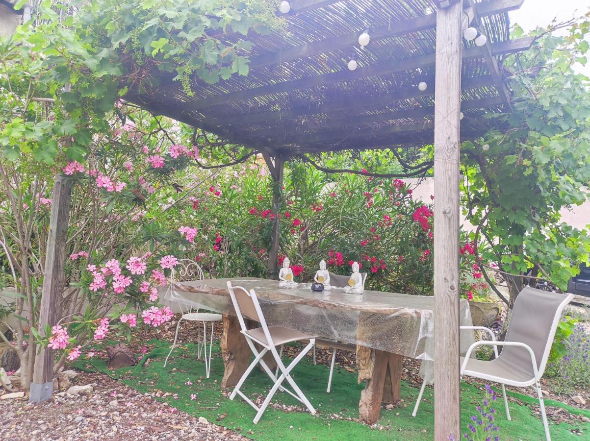 Apartamento Ingrid Mary Nimes Exterior foto