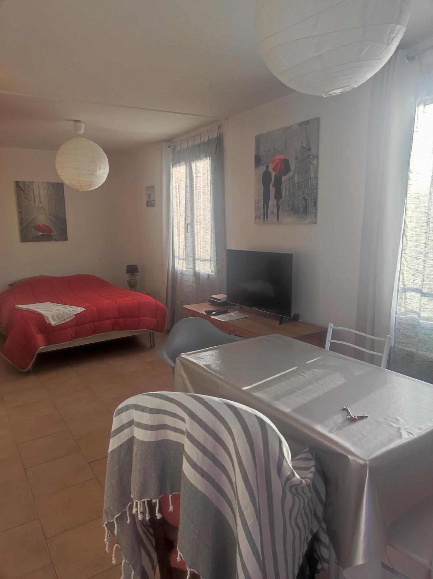 Apartamento Ingrid Mary Nimes Habitación foto