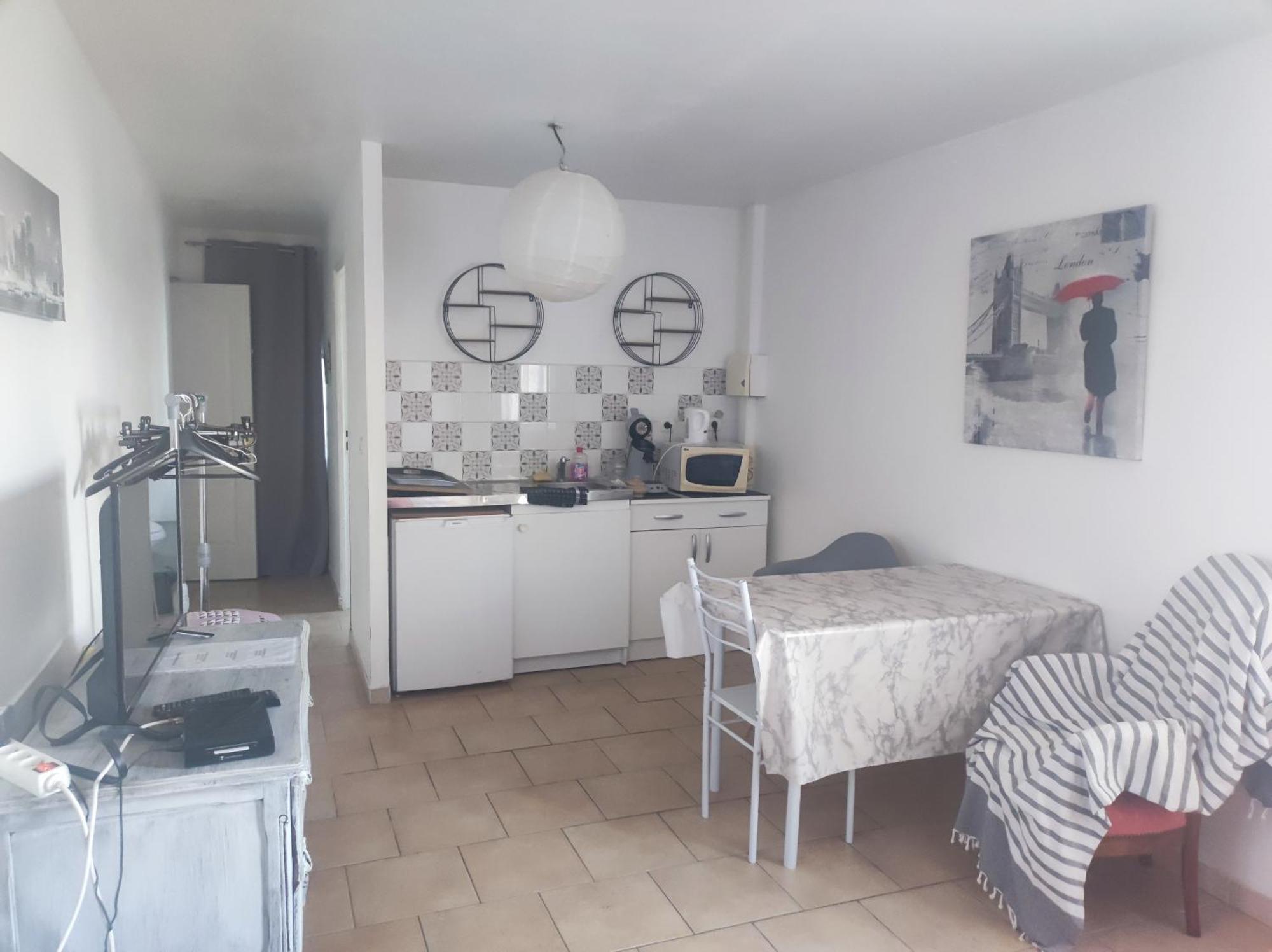 Apartamento Ingrid Mary Nimes Habitación foto