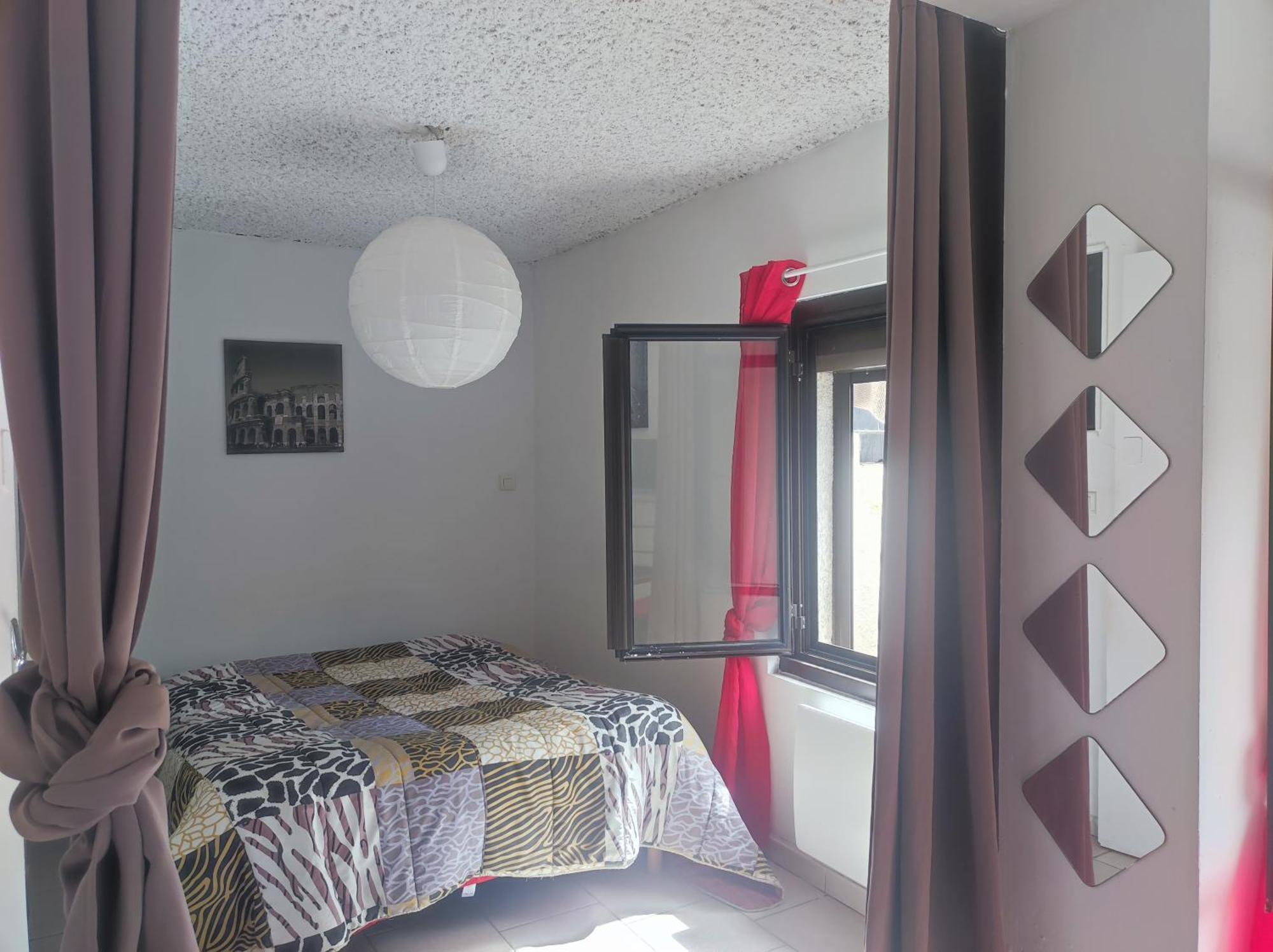 Apartamento Ingrid Mary Nimes Habitación foto